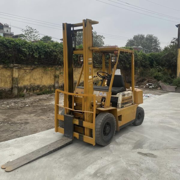 Xe nâng xăng 2 tấn Komatsu FG20-8