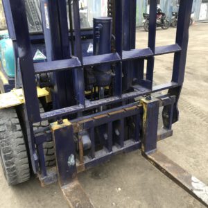 Xe nâng dầu 3 tấn Komatsu FD30T-12