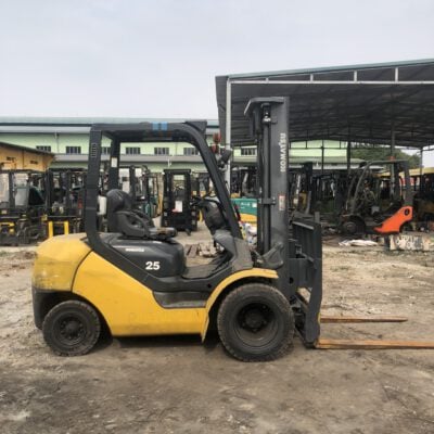Xe nâng dầu 2.5 tấn Komatsu FD25T-17