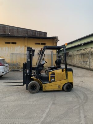 Xe nâng điện 2.5 tấn bình khô sạc nhanh Komatsu FE25-1
