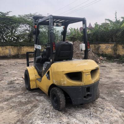 Xe nâng dầu 2.5 tấn Komatsu FD25T-17