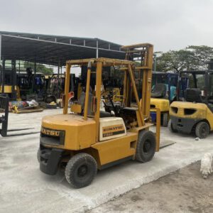 Xe nâng xăng 2 tấn Komatsu FG20-8