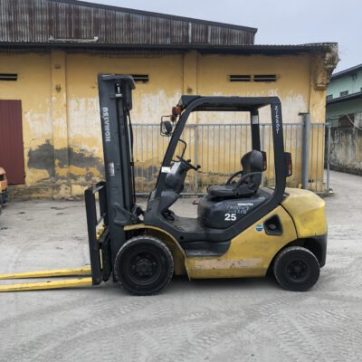 Xe nâng dầu 2.5 tấn Komatsu FD25T-17