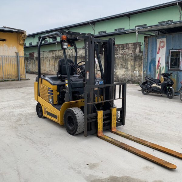 Xe nâng điện Komatsu 2.5 tấn