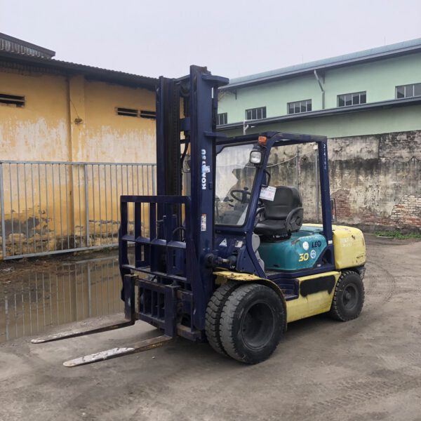 Xe nâng dầu 3 tấn Komatsu FD30T-12