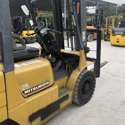 Xe nâng dầu 2.5 tấn Mitsubishi FD25D dịch giá, số sàn
