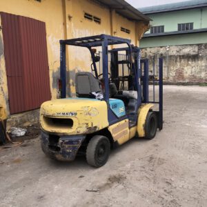 Xe nâng dầu 2.5 tấn Komatsu FD25T-12, lốp đôi, 4 càng