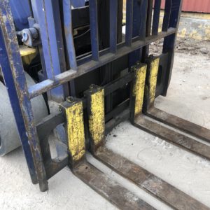 Xe nâng dầu 2.5 tấn Komatsu FD25T-12, lốp đôi, 4 càng