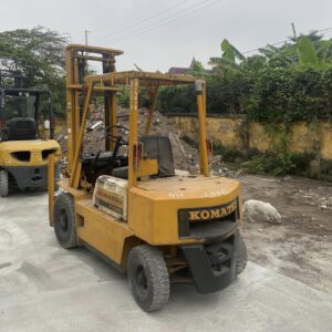 Xe nâng xăng 2 tấn Komatsu FG20-8