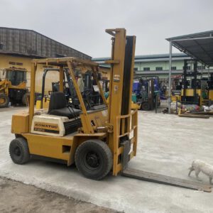 Xe nâng xăng 2 tấn Komatsu FG20-8