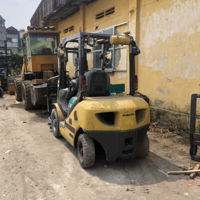 Xe nâng dầu 2.5 tấn Komatsu FD25W-15