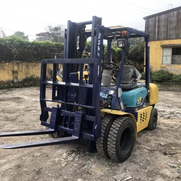 Xe nâng dầu 2.5 tấn Komatsu FD25T-14