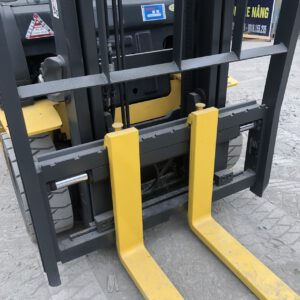 Xe nâng xăng 1.5 tấn Komatsu FG15T-21