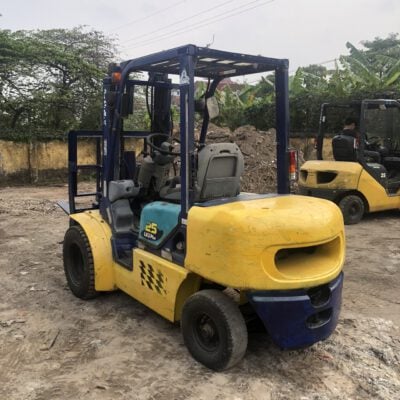 Xe nâng dầu 2.5 tấn Komatsu FD25T-14