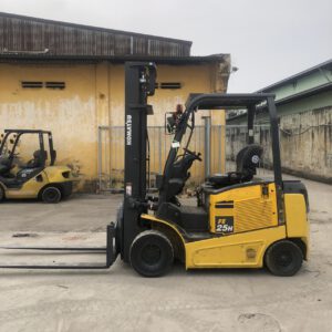 Xe nâng điện 2,5 tấn bình khô sạc nhanh Komatsu FE25-1