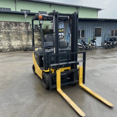 Xe nâng điện ngồi lái 1,5 tấn Komatsu FB15-12