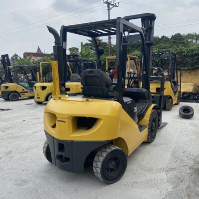 Xe nâng dầu 2 tấn Komatsu FD20T-17