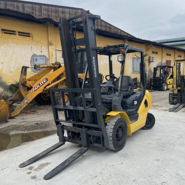 Xe nâng dầu 2 tấn Komatsu FD20T-17