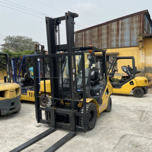 Xe nâng xăng/gas 2 tấn Komatsu FG20HT-17