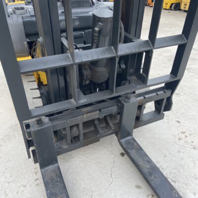 Xe nâng dầu 2 tấn Komatsu FD20T-17