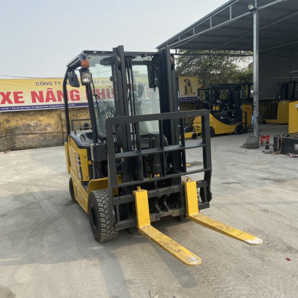 Xe nâng điện 2,5 tấn bình khô sạc nhanh Komatsu FE25-1