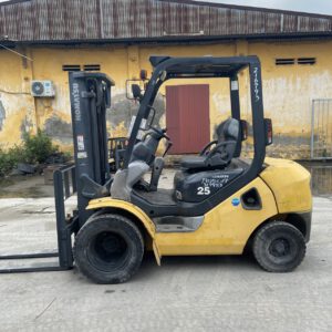 Xe nâng dầu 2,5 tấn Komatsu FD25C-17
