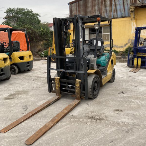 Xe nâng dầu 2,5 tấn Komatsu FD25C-16