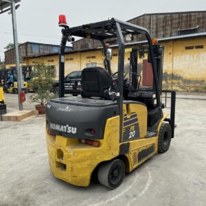 Xe nâng điện ngồi lái 2 tấn Komatsu FB20-12